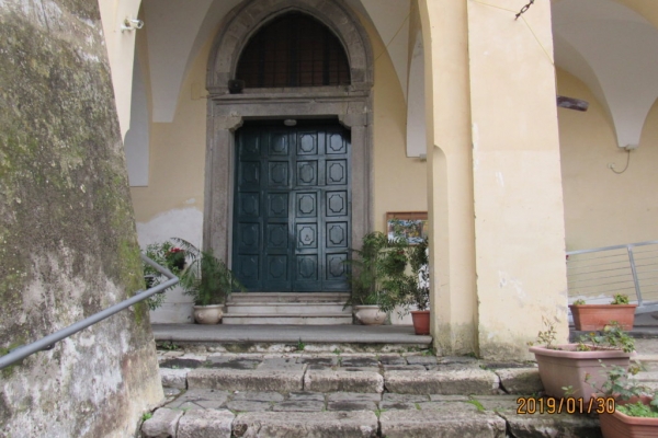 ingresso-alla-chiesa-fileminimizer5EF3B076-BC73-23F1-6A8A-7979D8D458E5.jpg
