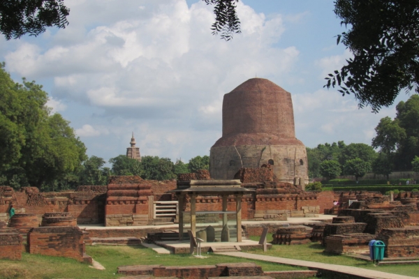 sarnath-stupa-con-resti-buddha-fileminimizer6A86104C-D368-6233-E093-EE189A5B5203.jpg