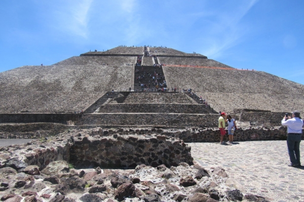 teotihuacan-piramide-del-sole-mexicoimg-0474-fileminimizer00CFBDAD-0C1A-7B20-5206-EC001E72B6AA.jpg